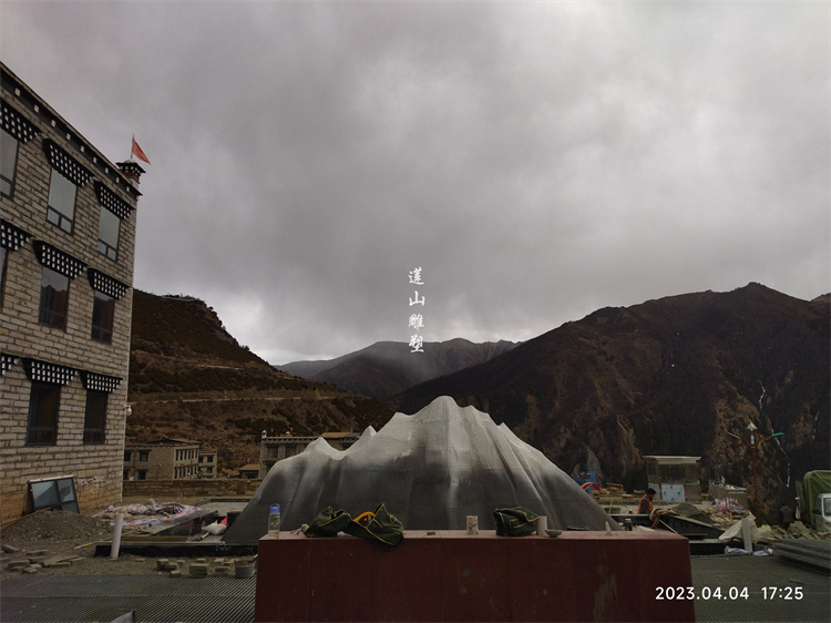 四川稻城亞丁GRC假山雕塑