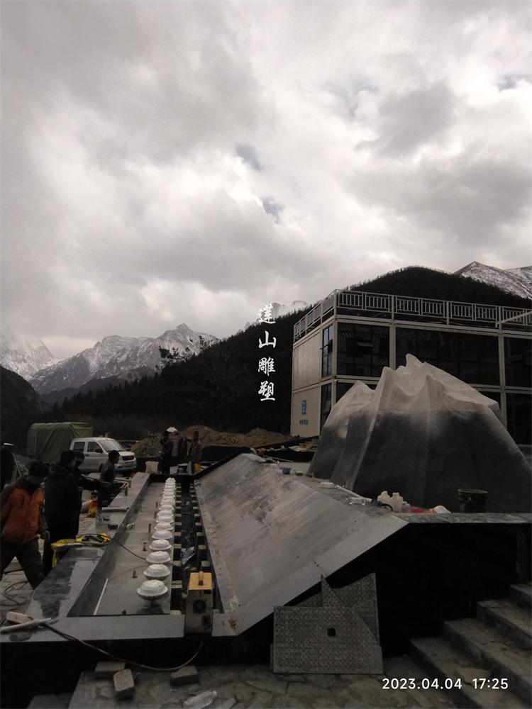 四川稻城亞丁GRC假山雕塑